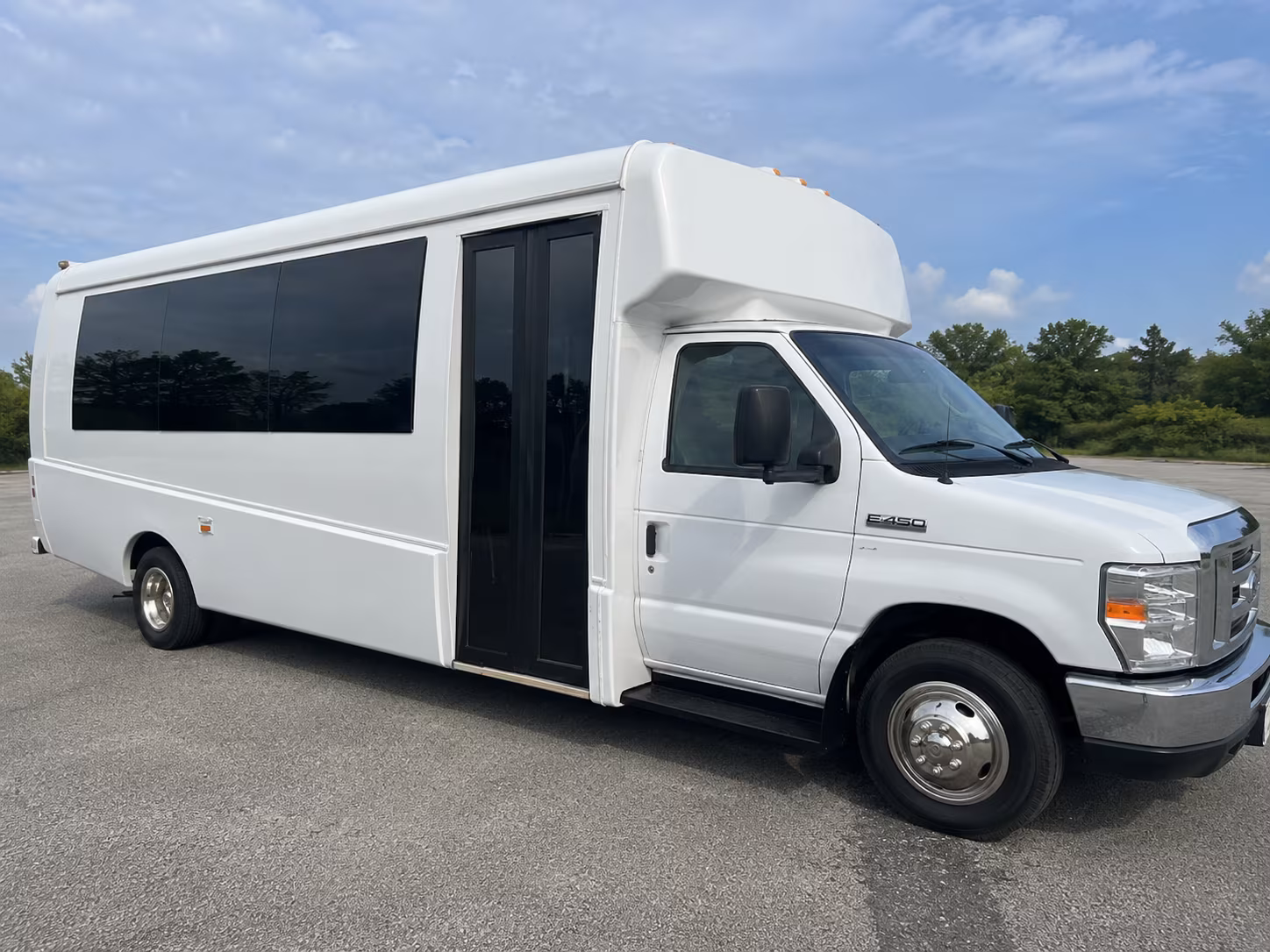 brewery and winery tour buses for groups exploring southeast michigan