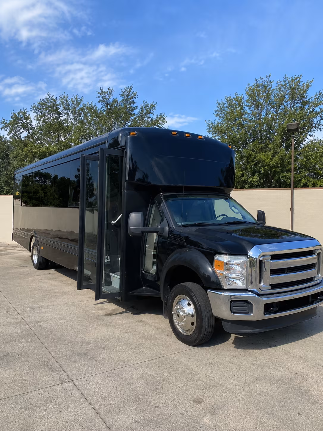 troy 20 passenger party bus